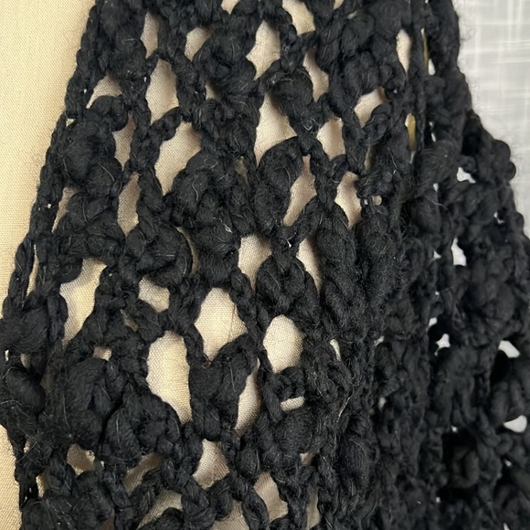 Elie Tahari Open Knit Cape - Picture 2 of 7